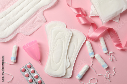 Cuadros en Lienzo Menstruation period concept on pink background, top view