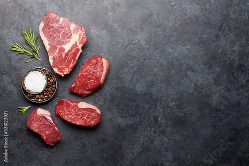 Fotografía Variety of raw beef steaks