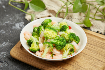 Wall Mural - Fried shrimps with Broccoli