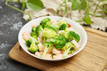 Wall Mural - Fried shrimps with Broccoli