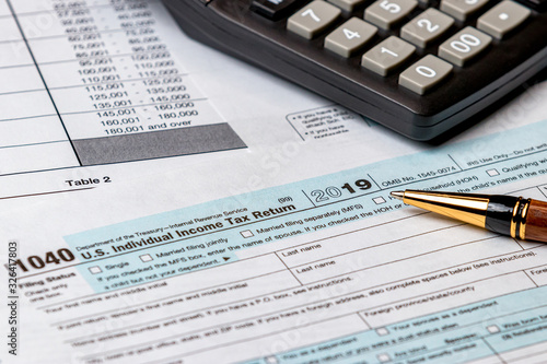 Fotomural 1040 income tax return form 2019 with calculator and pen