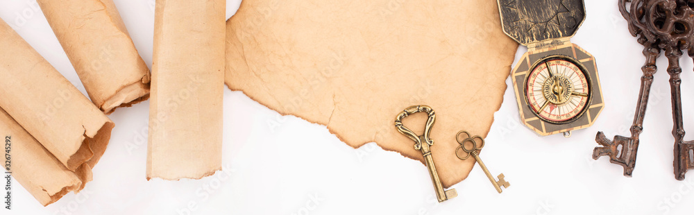 top view of vintage keys and compass on aged paper isolated on white, panoramic shot - obrazy, fototapety, plakaty 