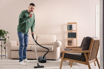 Canvas Print - Man with dust allergy cleaning his home