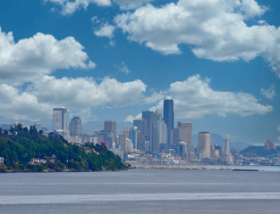 Fototapete - A view of Seattle from beyond a point of land with Space Needle in distance