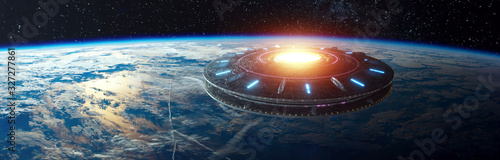 Fotografía UFO, an alien plate hovered motionless in space against the background of the earth