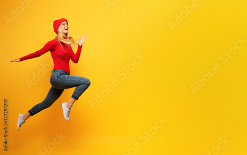 Fotomural Girl runs fast. concept of energy and vitality.yellow background