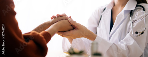 Doctor holding hands of patient encouragement support cheering concept Tableau sur Toile
