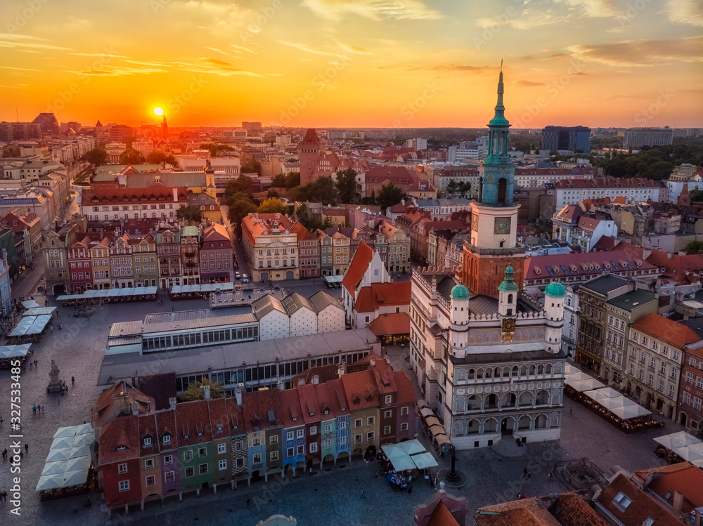 Zachód słońca nad Poznaniem, Stary Rynek i ratusz - obrazy, fototapety, plakaty 