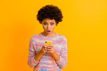 Canvas Print - Portrait of crazy impressed afro american girl use cell phone read incredible bloggers social network information stare scream wow omg wear stylish outfit isolated shine color background