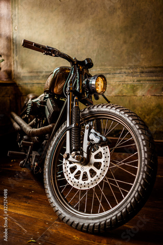 Cuadros en Lienzo big wheeled custom old motorcycle