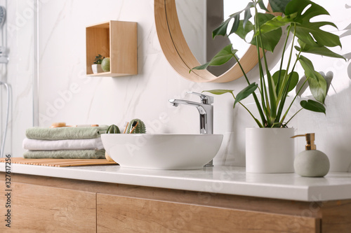 Fotomural Stylish vessel sink on light countertop in modern bathroom