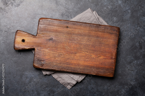 Fotomural Cutting board over towel on stone kitchen table