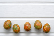 Trendy Modern Easter Multicolored, Originally Painted, Marbled Eggs On A White Wooden Background With Space For Text Shot From Above. Holiday Concept, Postcard, Congratulation.