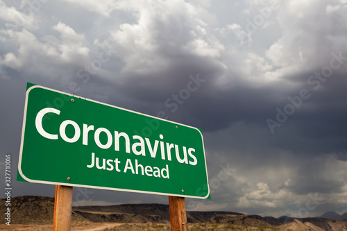 Fotografía Coronavirus Green Road Sign Against Ominous Stormy Cloudy Sky