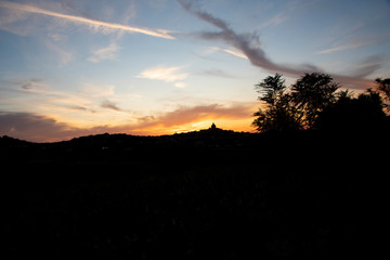 Wall Mural - splendido tramonto nella campagna di loreto