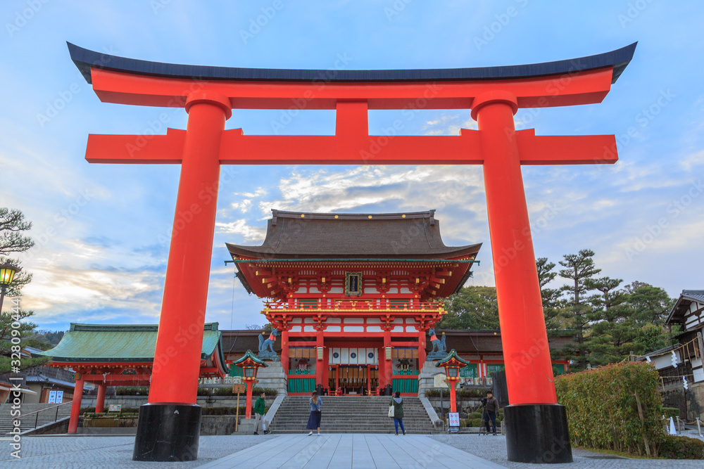 KYOTO 京都 桜 SAKURA 伏見稲荷大社 千本鳥居 清水寺 白川 祇園