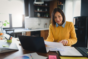 Young business entrepreneur woman working at home while having breakfast