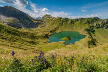 Wall Mural - Schrecksee im Allgäu, Bergsee in den Allgäuer Alpen