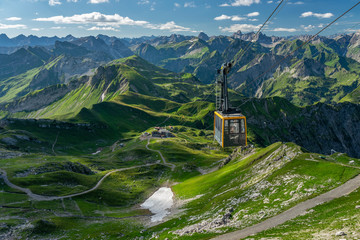 Wall Mural - Aussicht vom Nebelhorn bei Oberstdorf in die Allgäuer Alpen