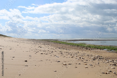 Fotomural Jolie plage de sable fin a maree basse a Sainte-Marie de Re, Ile de Re