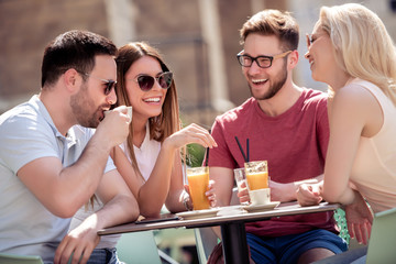 Canvas Print - Friends having fun in cafe