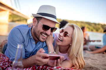 Wall Mural - Couple on the beach