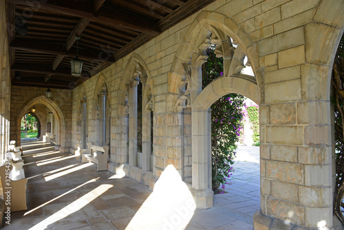 Cuadros en Lienzo Courtyard of Bethesda-by-the-Sea Church
