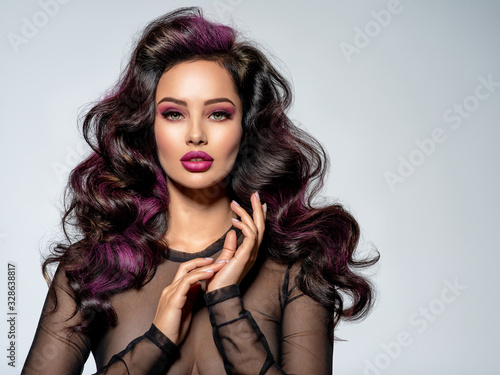 Cuadros en Lienzo Portrait of beautiful young woman with bright maroon makeup