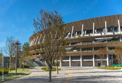 Photographie New Olympic stadium of Tokyo designed by the architect Kengo Kuma where will be playing athletics and soccer at Tokyo Summer Olympics 2020