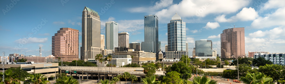 Downtown city panormic skyline view of Tampa Florida USA looking over the freeway and the Riverwalk - obrazy, fototapety, plakaty 