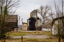 Abandoned Farm, Rusty Iron, Abandoned Grain Barn