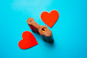 rusty lock and 2 hearts on a blue background