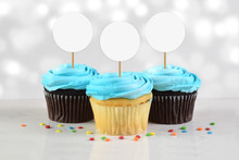 Cupcakes Mockup With Three Blue Frosted Cupcakes
