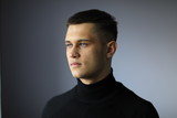 Męskie spojrzenie modela