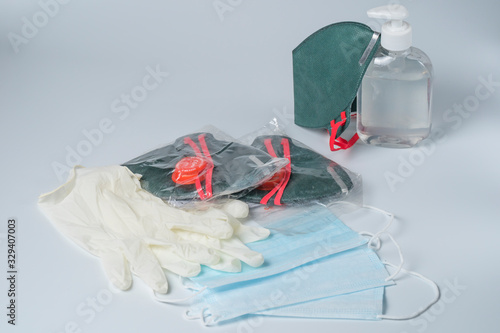 Kit Compuesto De Gel Hidroalcoholico Y Mascarilla Para Evitar El Contagio Del Coronavirus Y Covid 19 Y Estar Aislado O En Cuarentena Stock Photo Adobe Stock