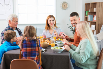 Poster - Family celebrating Thanksgiving Day at home