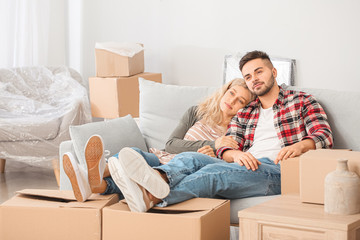 Sticker - Couple with moving boxes in their new home