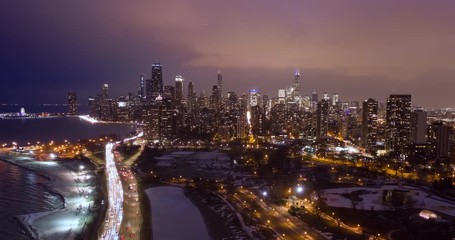 Fototapete - Chicago downtown aerial skyline hyperlapse tielapse night ecening