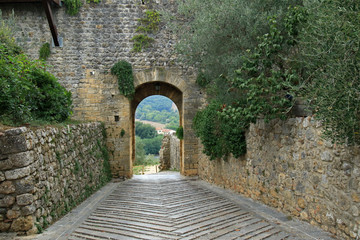 Poster - Fortress gate to Monteriggioni castle, Tuscany, Italy