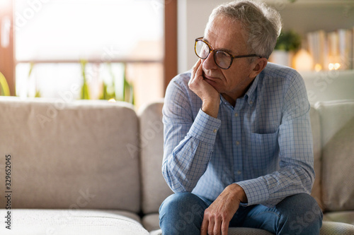 Cuadros en Lienzo Worried senior man sitting alone in his home