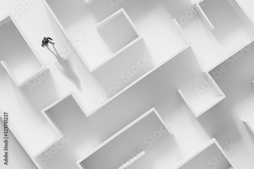 Cuadros en Lienzo man walking in a complex white maze, surreal concept