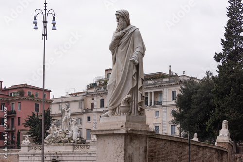 Fotomural The statue of winter at Piazza del Popolo in Rome, Italy.