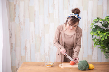 Poster - 料理する女性