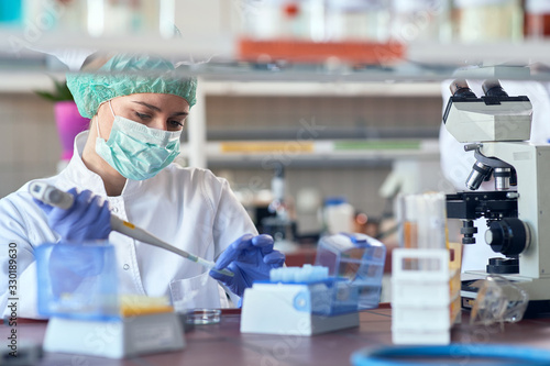 Fotografía lab analysis of new corona virus, clinic laboratory chemical research of infection