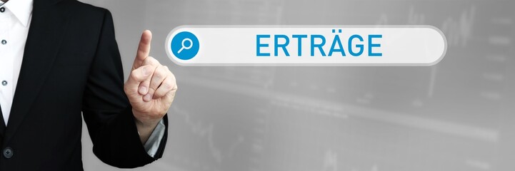 Erträge. Mann im Anzug zeigt mit dem Finger auf ein Suchfeld. Das Wort Erträge steht in der Suche. Symbol für Business, Finanzen, Statistik, Analyse, Wirtschaft