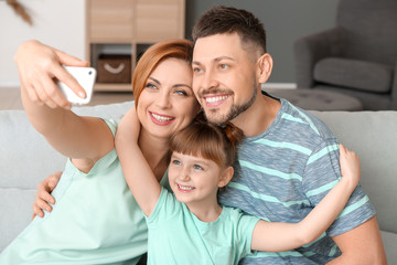 Poster - Family taking selfie at home