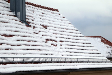 Wall Mural - Schneebedecktes Dach