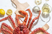 King Crab With Herb Lemon Sauce And White Wine
