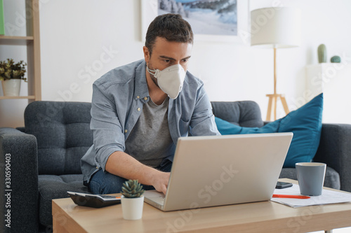 Fotografía Man working from home and worried about covid-19 coronavirus