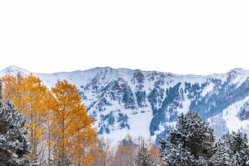 Wall Mural - Maroon Bells mountain ridge morning sunrise in Aspen, Colorado and autumn yellow foliage on trees forest view and winter snow